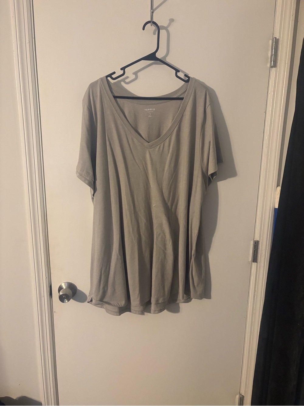 torrid grey V-Neck Short Sleeve Tunic Tee-size 5